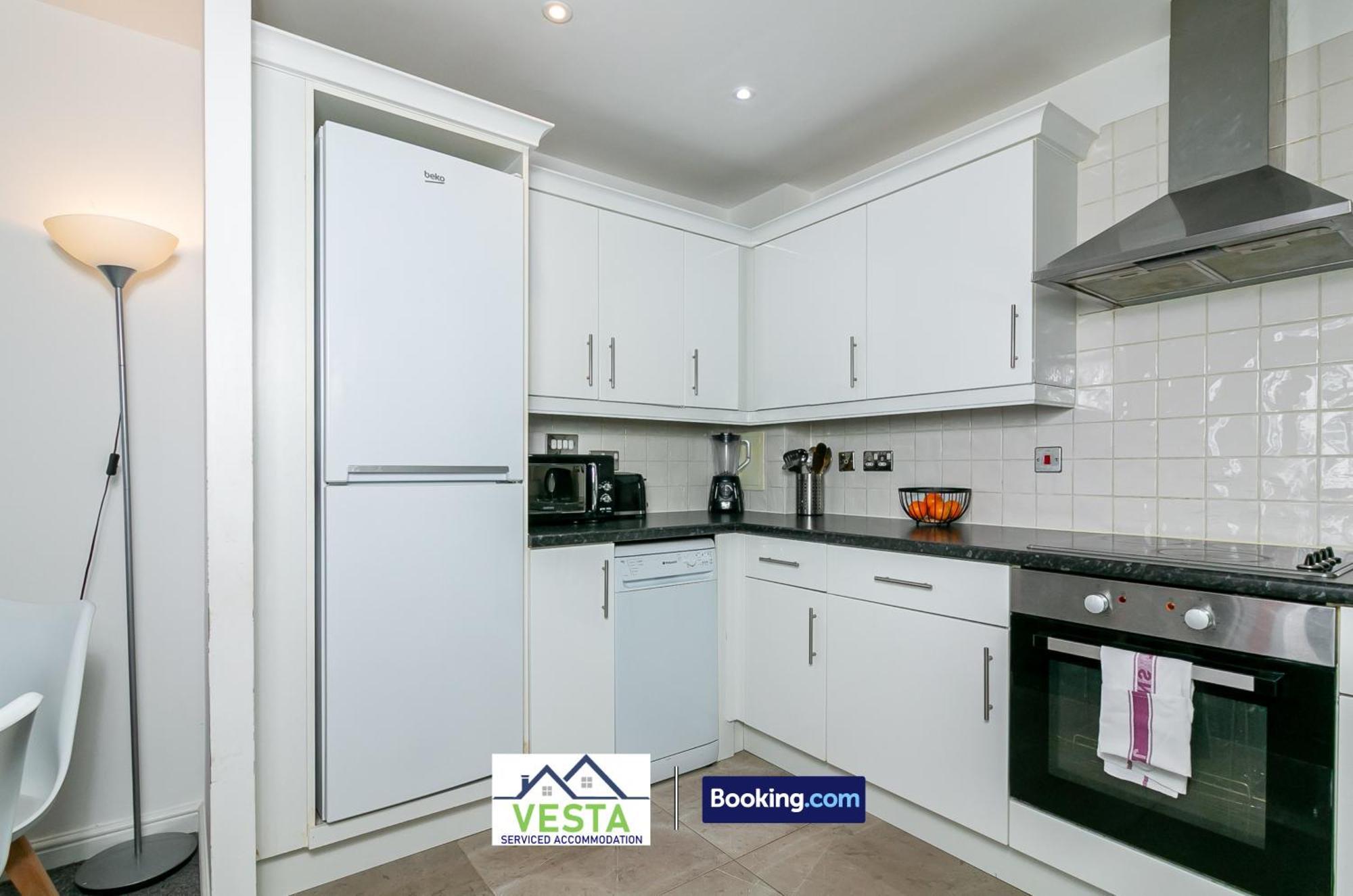 Two Bedrooms Apartment By Vesta Serviced Accommodation & Short Lets Hatfield With Free Wifi Exterior photo