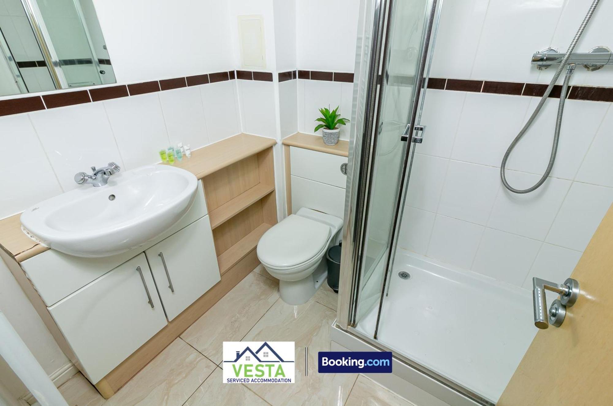 Two Bedrooms Apartment By Vesta Serviced Accommodation & Short Lets Hatfield With Free Wifi Exterior photo