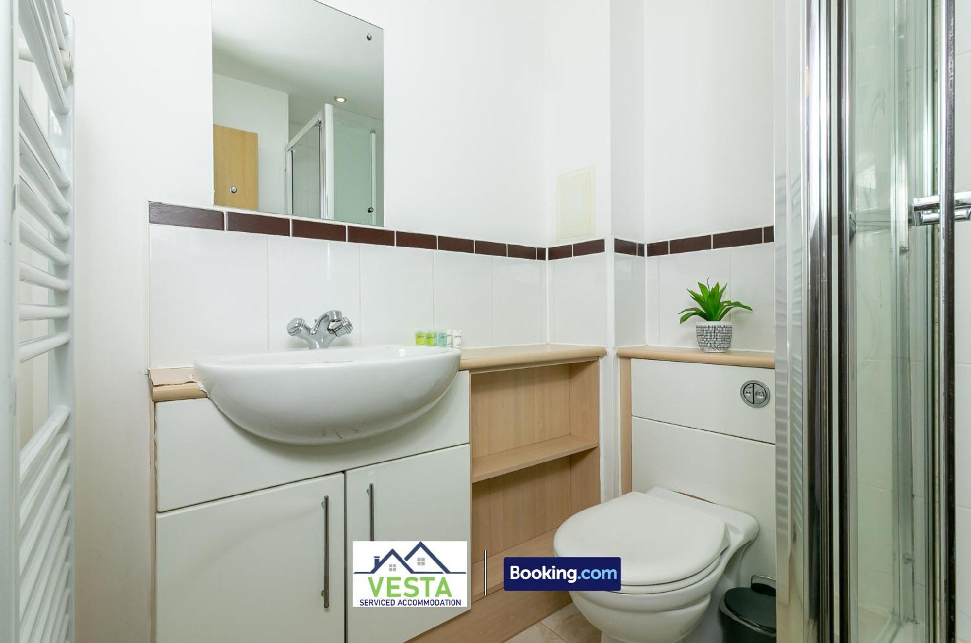 Two Bedrooms Apartment By Vesta Serviced Accommodation & Short Lets Hatfield With Free Wifi Exterior photo